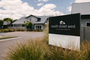 a sign for a south street west home motel at South Street West Motel in Feilding
