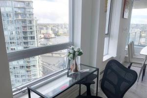 Posezení v ubytování Downtown 3br/2ba+Views+Skytrain+Free Parking