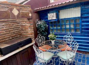 a patio with a table and chairs and a building at Loft DT con mesa de billar in Tijuana