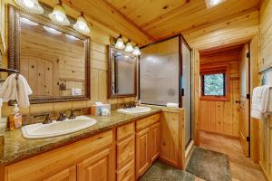a bathroom with two sinks and a large mirror at Lakeside Lodge in Donnelly +35 photos