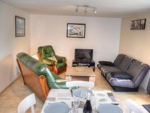 Posezení v ubytování Gîte avec jardin clôturé et poêle à bois en Touraine - FR-1-381-481