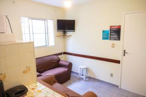 Et tv og/eller underholdning på Apartamentos Incríveis Primeira Quadra Mar WiFi + 94 billeder