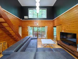 TV a/nebo společenská místnost v ubytování Nasu 369 MOMURA Cottage - 那須369 モムラコテージ -