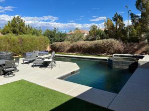 Radiant Retreat - Spotless Home with Warm Jacuzzi Escape