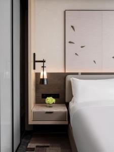 Cama ou camas em um quarto em Liyang Marriott Hotel
