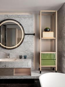 Cama ou camas em um quarto em Liyang Marriott Hotel