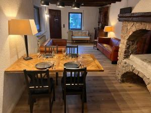 Posezení v ubytování Monteurzimmer Reuhl - Ferienwohnungen Rodenstein + 8 fotografií