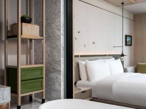 Cama ou camas em um quarto em Liyang Marriott Hotel