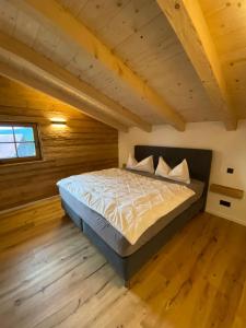 Postel nebo postele na pokoji v ubytování BergChaletWeitblick