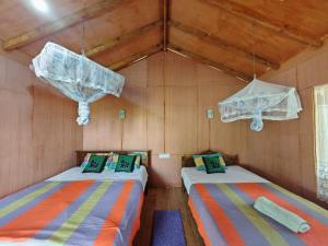 A bed or beds in a room at Sigiriya Paradise Treehouse