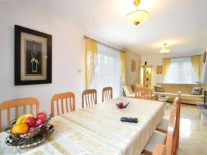 a dining room with a table with a bowl of fruit on it at domek PERKUN in Pierkunowo
