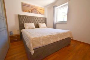 Zdjęcie z galerii obiektu Apartment with sea View Klimno No 5 w mieście Dobrinj