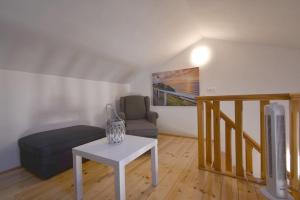 Zdjęcie z galerii obiektu Apartment with sea View Klimno No 5 w mieście Dobrinj