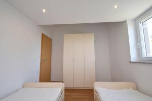 Zdjęcie z galerii obiektu Apartment with sea View Klimno No 5 w mieście Dobrinj