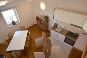Zdjęcie z galerii obiektu Apartment with sea View Klimno No 5 w mieście Dobrinj