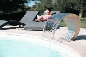 Gallery image of Mas du Versadou, dans un espace naturel protégé, piscine couverte chauffée toute l'année, Spa et salle de jeux in Saint-Gilles