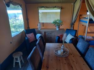Gallery image of Comfort Safaritent 6 pers en Mini Camping in Zwiggelte