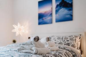 A bed or beds in a room at Case vacanze in graziosa borgata alpina