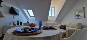 a living room with a table with two plates on it at Junto a la Catedral in Burgos