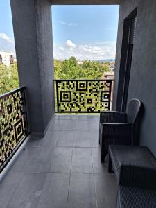 a balcony with chairs and a view of the city at Apartman Una banjaluka in Hiseti