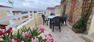 Balkón alebo terasa v ubytovaní Le Bocage gîte 90m2 chaleureux à 4 min du Puy du Fou