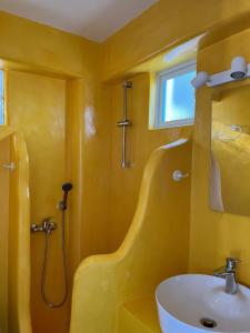 A bathroom at Seafront Villa Polyxene
