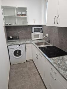 Kuhinja oz. manjša kuhinja v nastanitvi Cona rooms