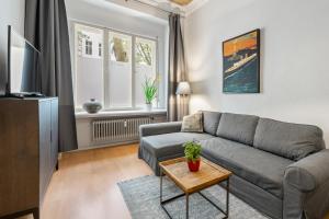 a living room with a couch and a table at GreatStay Apartment - Gleditschstr. in Berlin