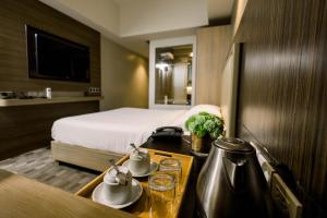 Postel nebo postele na pokoji v ubytování Sotogrande Hotel Katipunan