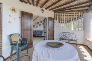 a room with a table and two chairs and a window at casa Camilla in Torre delle Stelle