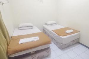 Ένα ή περισσότερα κρεβάτια σε δωμάτιο στο Hotel Malang near Alun Alun Malang RedPartner
