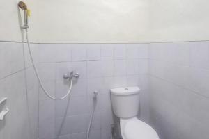 Ένα μπάνιο στο Hotel Malang near Alun Alun Malang RedPartner