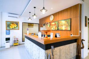 a bar in a restaurant with a counter at Urbanview Pecatu Residence Bali by RedDoorz in Ungasan