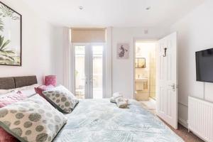 a bedroom with a bed with a teddy bear on it at Northumberland Boutique Guest House #2 in Coventry