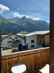 Nespecifikovaný výhled na hory nebo výhled na hory při pohledu z hotelu