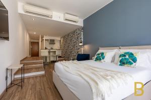 A bed or beds in a room at BePlace Apartments in Duomo