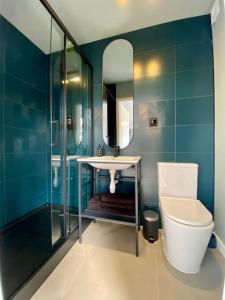 Ένα μπάνιο στο wiDOKI 1 the unique waterfront house