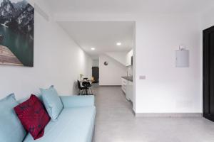 A seating area at APARTAMENTOS BLUE EYES