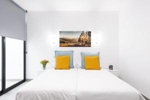 A bed or beds in a room at APARTAMENTOS BLUE EYES