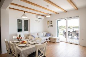 Φωτογραφία από το άλμπουμ του Captain's House Primošten - feel the sea σε Dolac