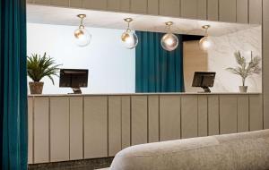 a reception counter with two monitors and a mirror at NH Ciudad de Cuenca in Cuenca