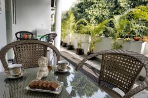 Giardino di MOYDOM Private Ensuite with Shared Balcony & Kitchen