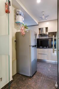 Cucina o angolo cottura di MOYDOM Private Ensuite with Shared Balcony & Kitchen