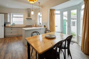 Kuchyň nebo kuchyňský kout v ubytování Host & Stay - Sunbeam House + 13 fotografií