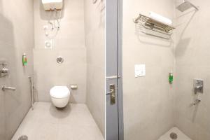 - deux photos d'une salle de bains avec toilettes et douche dans l'établissement FabExpress Hexa Meera Bagh, à New Delhi