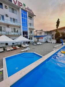 Bazén v ubytování VIP Hotel nebo v jeho okolí