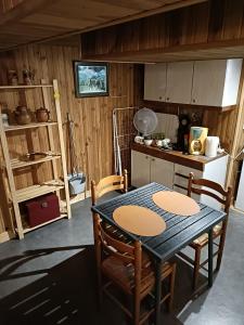 la petite chambre tesisinde mutfak veya mini mutfak