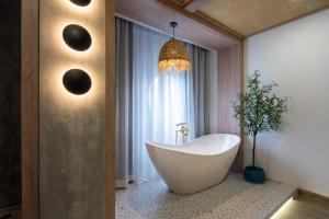 Ένα μπάνιο στο Jacayl Hotel TCG