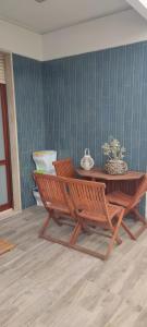 a room with a table and two wooden benches at NiMa in Cagliari