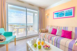 a living room with a couch and a table at Lagrange Vacances L’Estran in Les Sables-d'Olonne